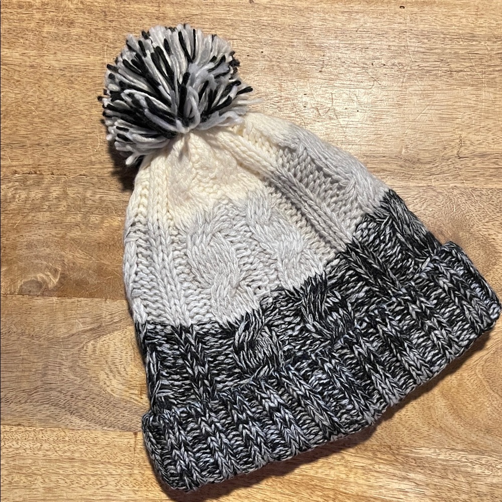 ⭐️6 for $20!⭐️ Cozy Knit Pom-Pom Beanie- Black and White